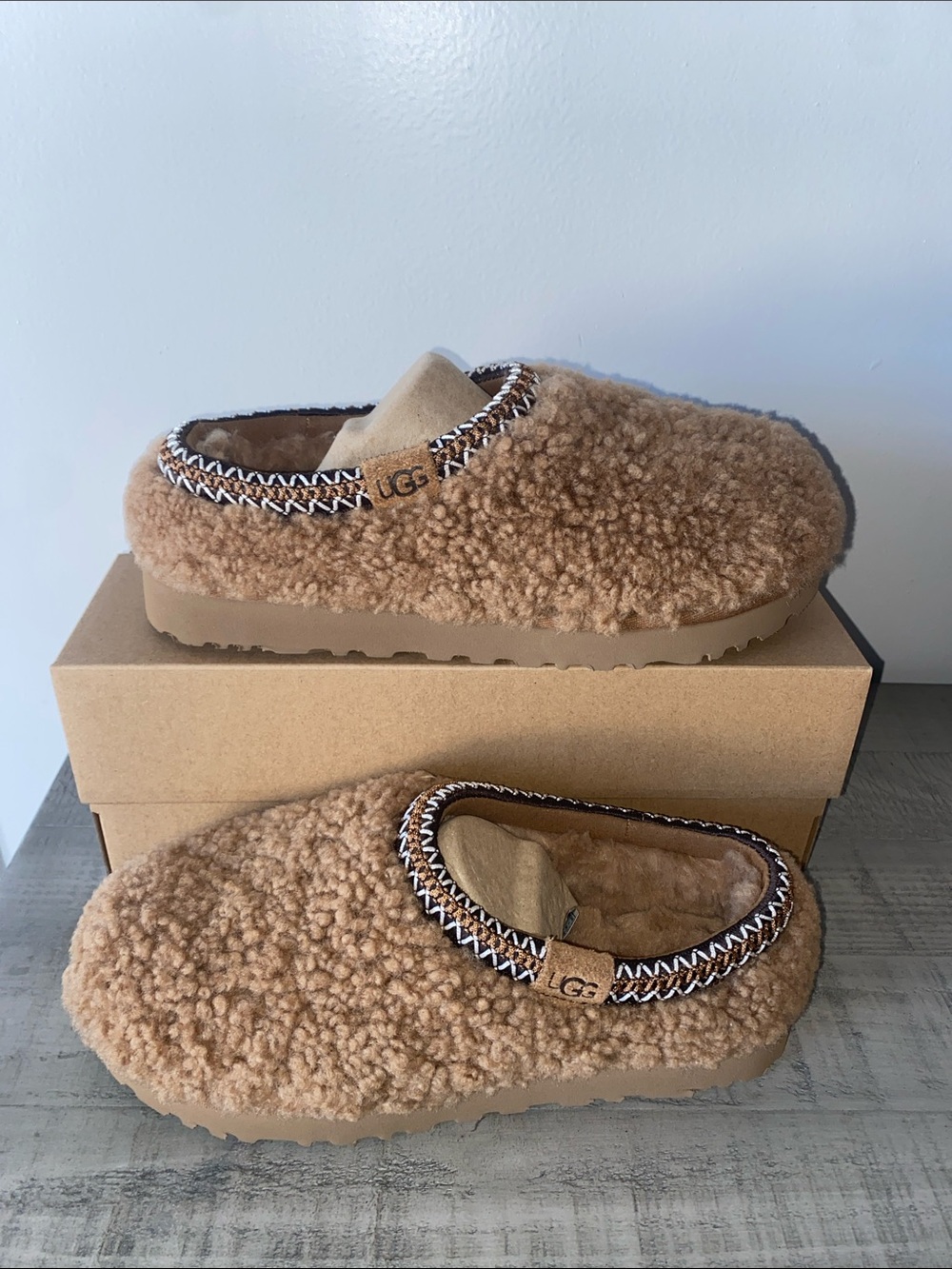 UGG TASMAN MAXI CURLY